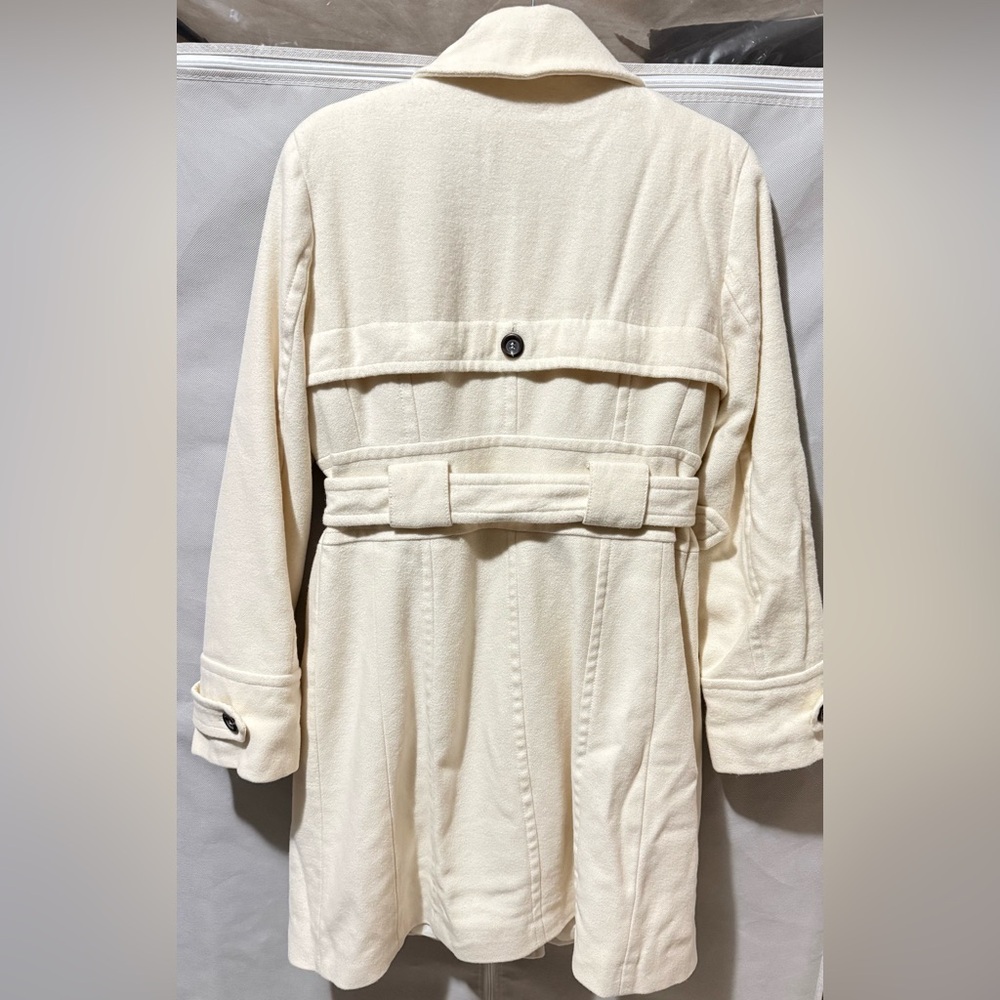 Donatella Cream Coat Size L - Small Snag - Picture 5 of 12